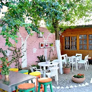 Albergue Zig Zag, Tirana